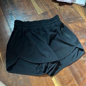 Lululemon Tracker shorts 4” in black